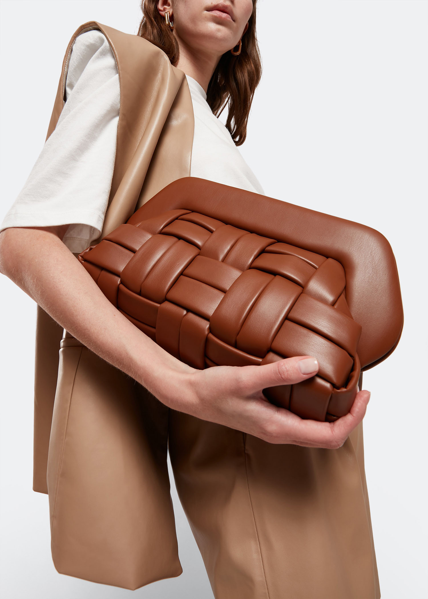 

Bios clutch, Brown