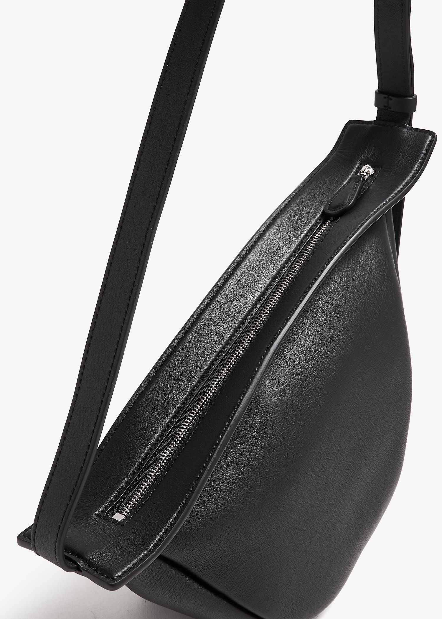 Small Slouchy Banana Bag Black in Leather – The Row