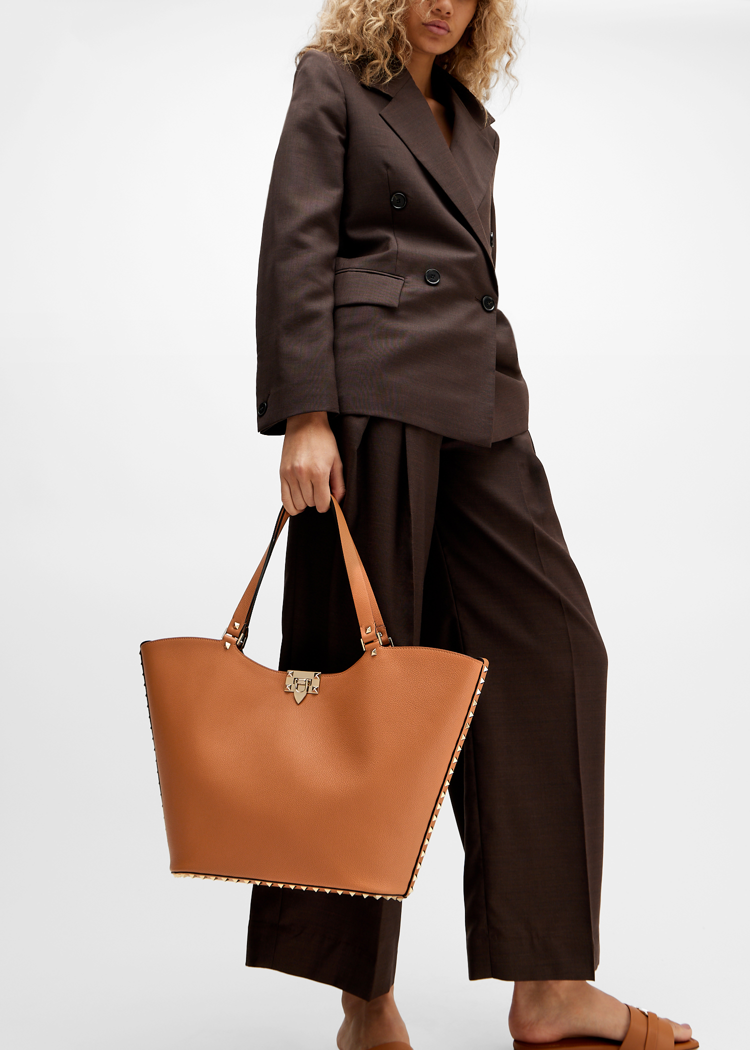 Valentino garavani rockstud 2025 tote