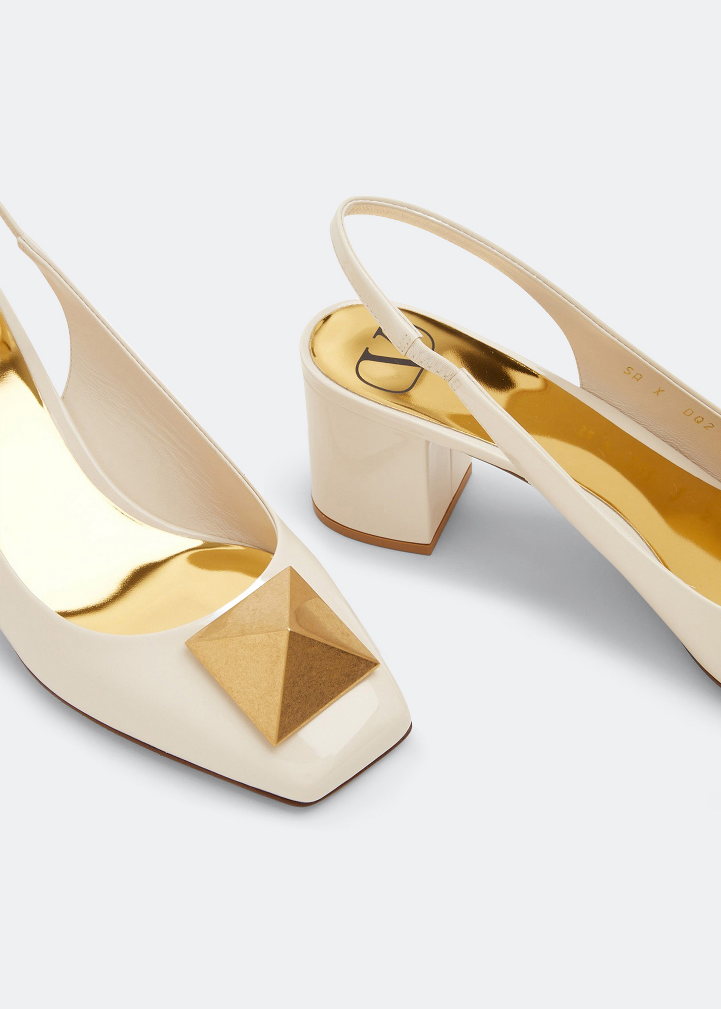 

One Stud pumps, White