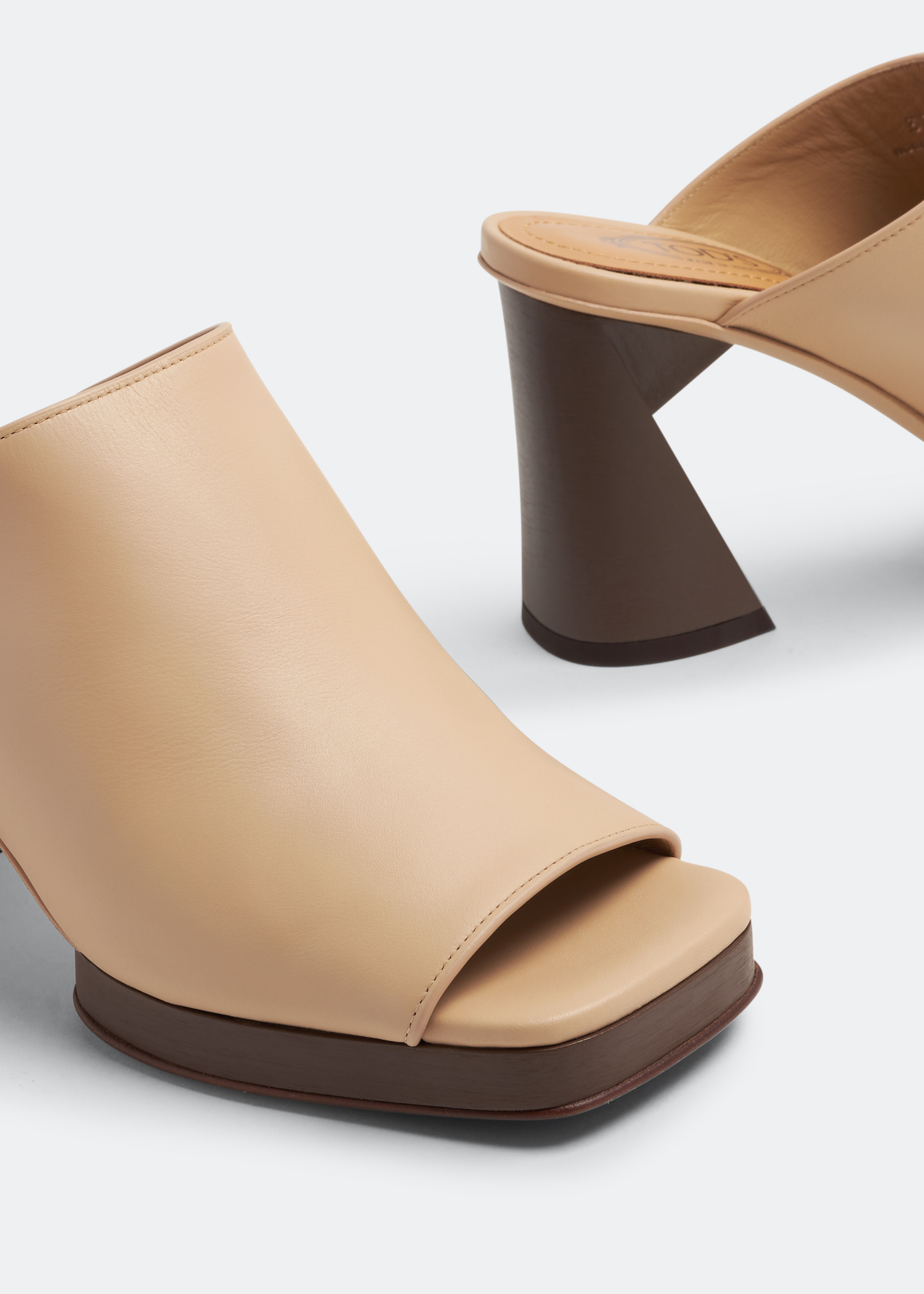 

Leather mules, Beige